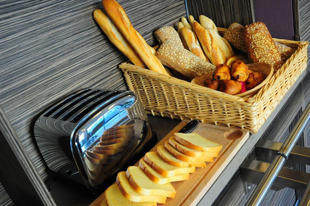 Eastlodge Lyon Est Eurexpo Saint-Priest  Restaurant bilde